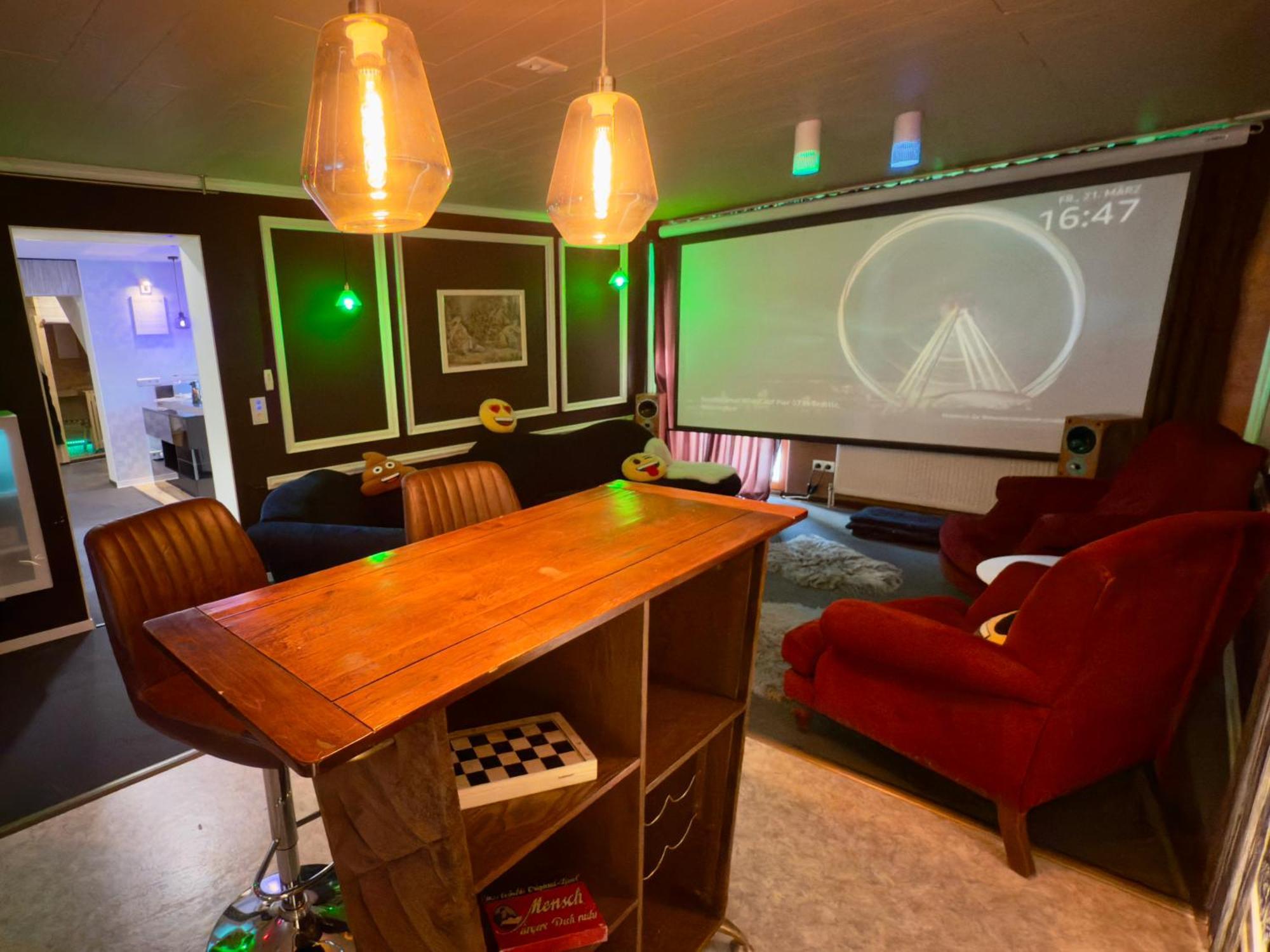 Bookeinfach Bad Ems - Private - Sauna Jacuzzi Whirlpool Swimmingpool Alahna Sup Beachvolleyball Billiards Ping Pong Cinema Theater Music Disco Ball Bbq Und Parkplaetze Ruang foto