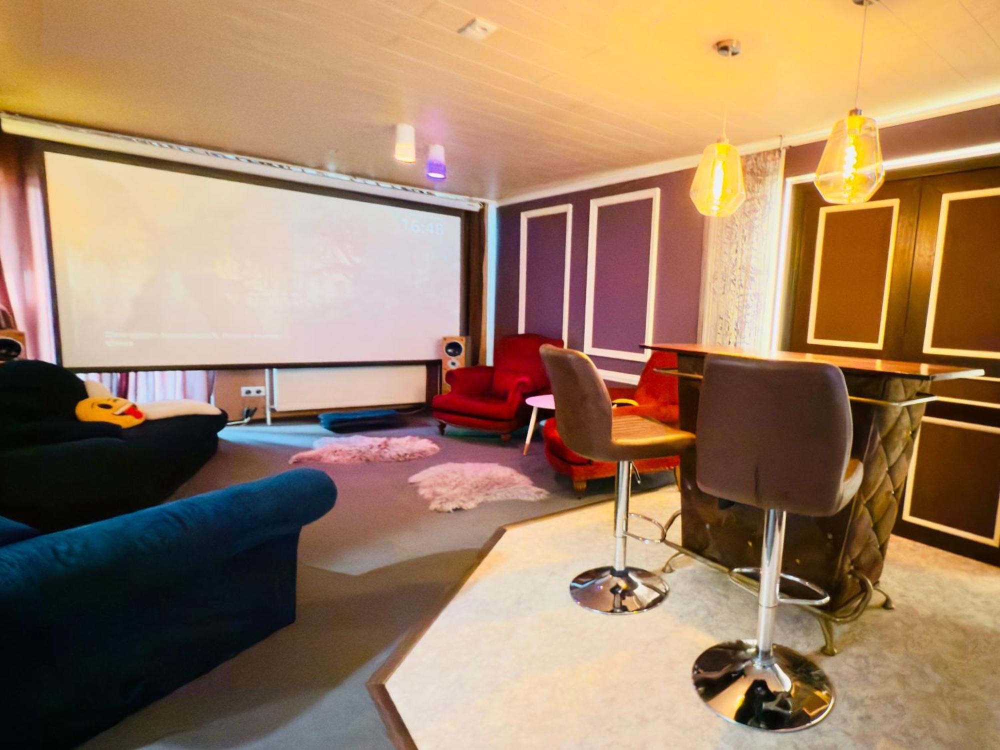 Bookeinfach Bad Ems - Private - Sauna Jacuzzi Whirlpool Swimmingpool Alahna Sup Beachvolleyball Billiards Ping Pong Cinema Theater Music Disco Ball Bbq Und Parkplaetze Ruang foto